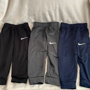 LOT three pairs of 4T Nike joggers (black, gray, navy blue)